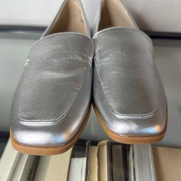 NWOT Land’s End Classic Silver Leather Loafer size 7 - Picture 4 of 9